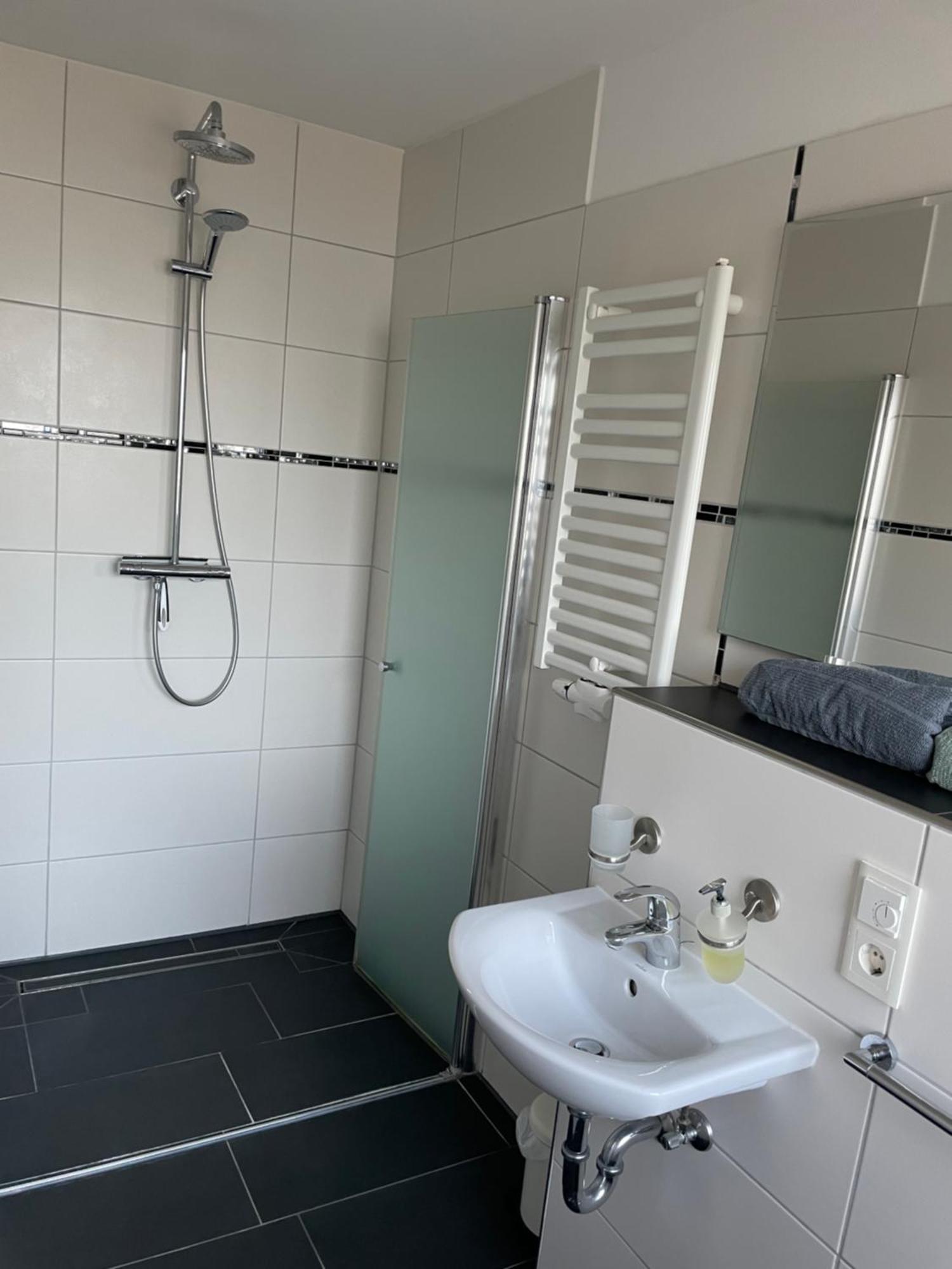 Ferienwohnung Mit Fussbodenheizung Nahe Messe, Gratis Parkplatz Und Abstellplatz E - Bike Hanower Zewnętrze zdjęcie