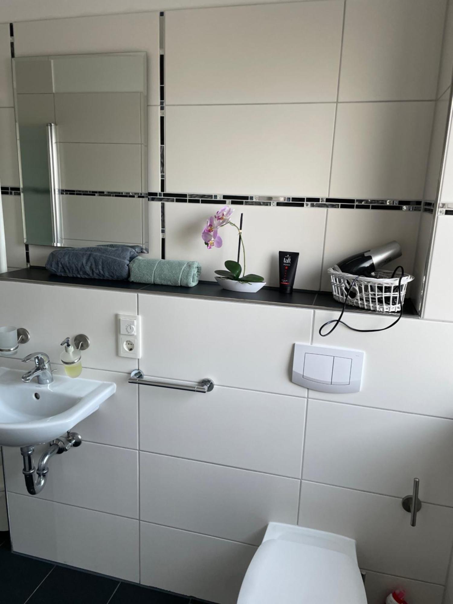 Ferienwohnung Mit Fussbodenheizung Nahe Messe, Gratis Parkplatz Und Abstellplatz E - Bike Hanower Zewnętrze zdjęcie
